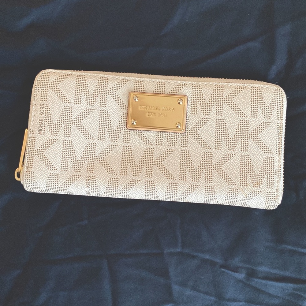 MK Michael Kors continental logo leather wallet